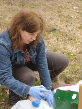 Moniek aan de slag met de spray-paint, 26 maart 20